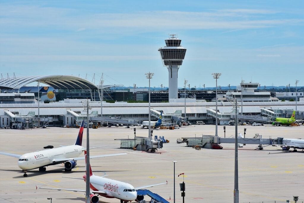 airport, munich, tower-2384837.jpg